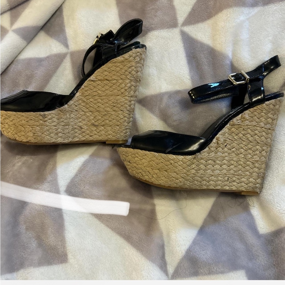 Used Jessica Simpson black wedges